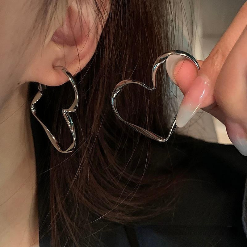 Peris Gems Silver Hollow Heart Earrings | Women&