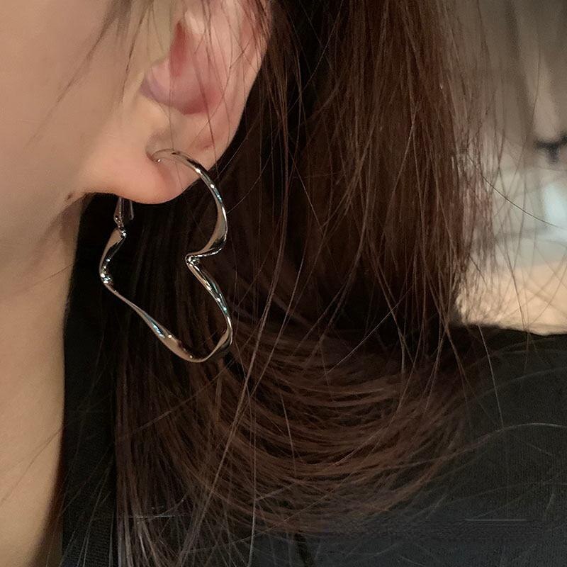 Peris Gems Silver Hollow Heart Earrings | Women&